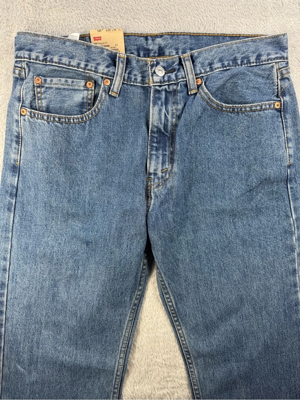 NWT Levi’s 505 Regular Fit Straight Leg Jeans Men’s 32x32 Medium Wash
